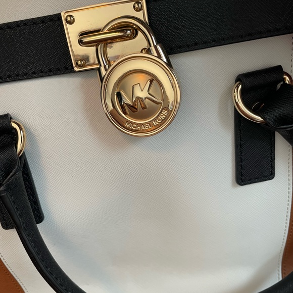 Michael Kors Authentic Bag - Picture 2 of 4